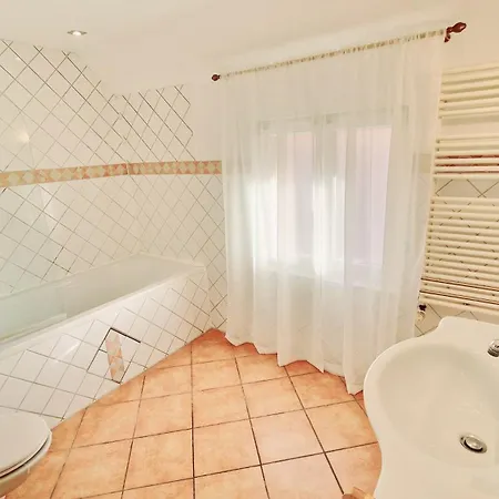 1f Good Connection To Frankfurt City, Fair&airport